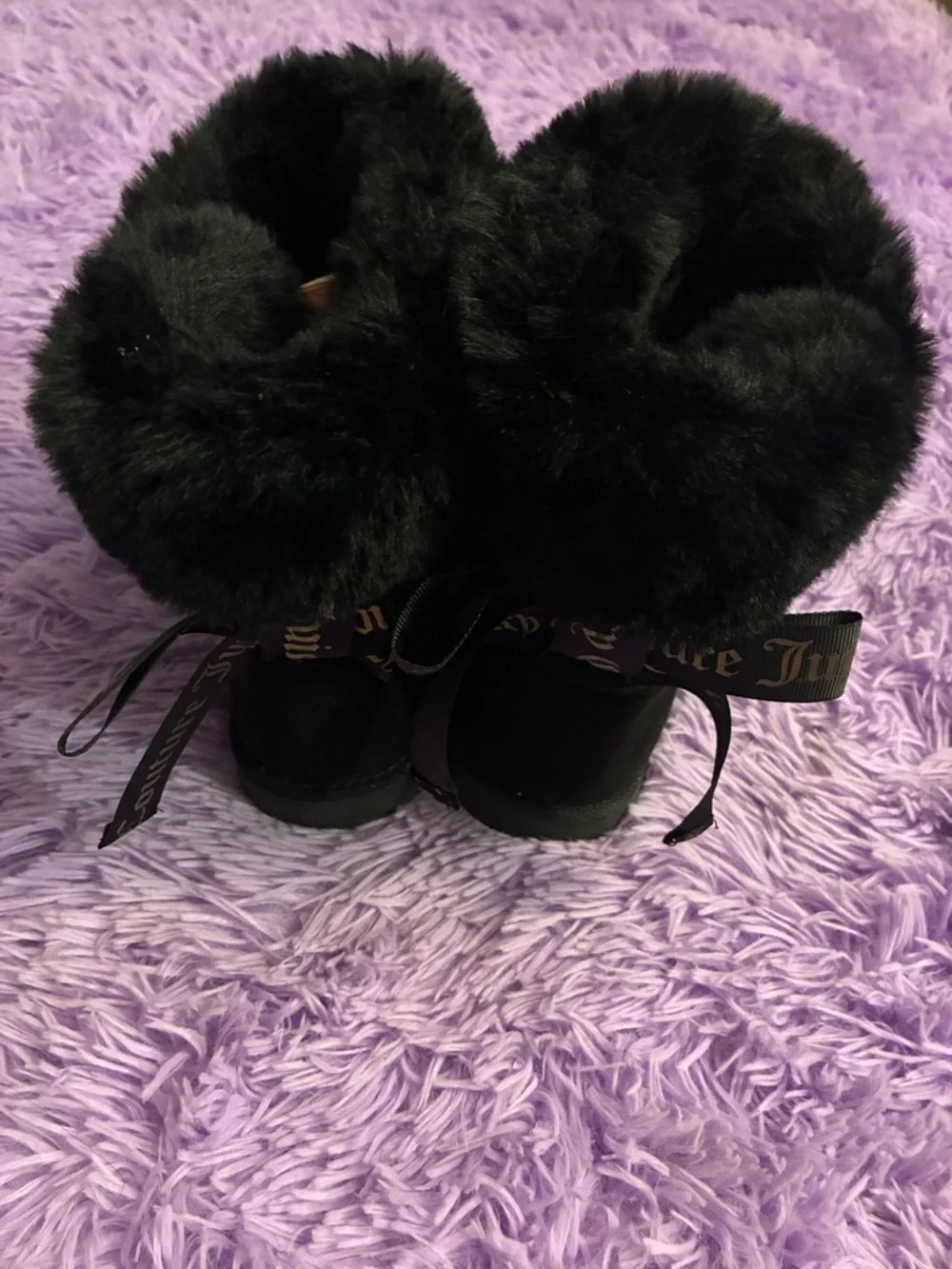 Juicy Couture KING Black Faux Fur Trim Ribbon Pull On Faux Suede Ankle Bootie 8 - Picture 6 of 6